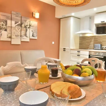 Apartment Centre Historique- Free Parking-wifi-campagne Chic- Sleepntripbeziers *