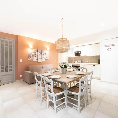 Apartment Centre Historique- Free Parking-wifi-campagne Chic- Sleepntripbeziers *