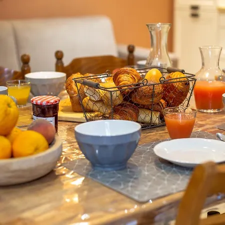 Centre Historique- Free Parking-wifi-campagne Chic- Sleepntripbeziers Apartment