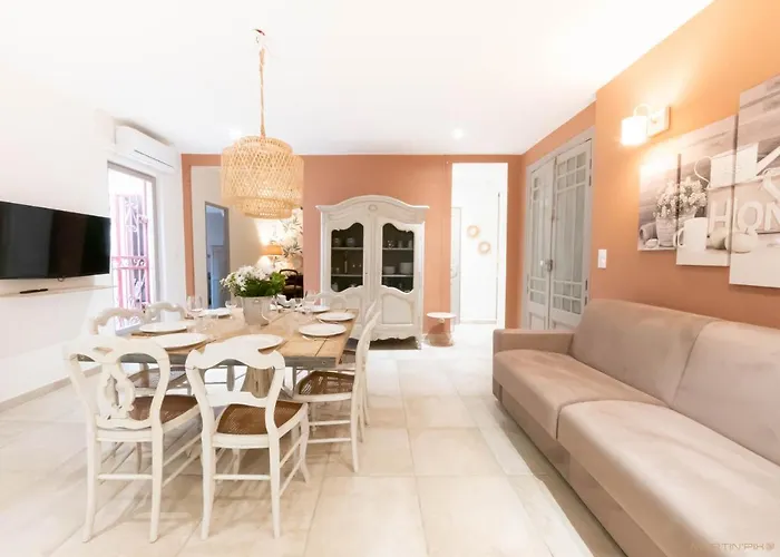 Διαμέρισμα Centre Historique- Free Parking-wifi-campagne Chic- Sleepntripbeziers *