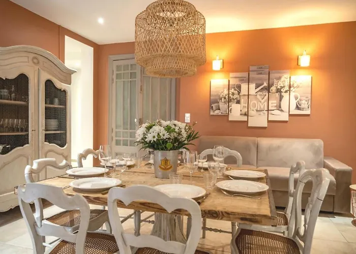 Centre Historique- Free Parking-wifi-campagne Chic- Sleepntripbeziers Apartment *